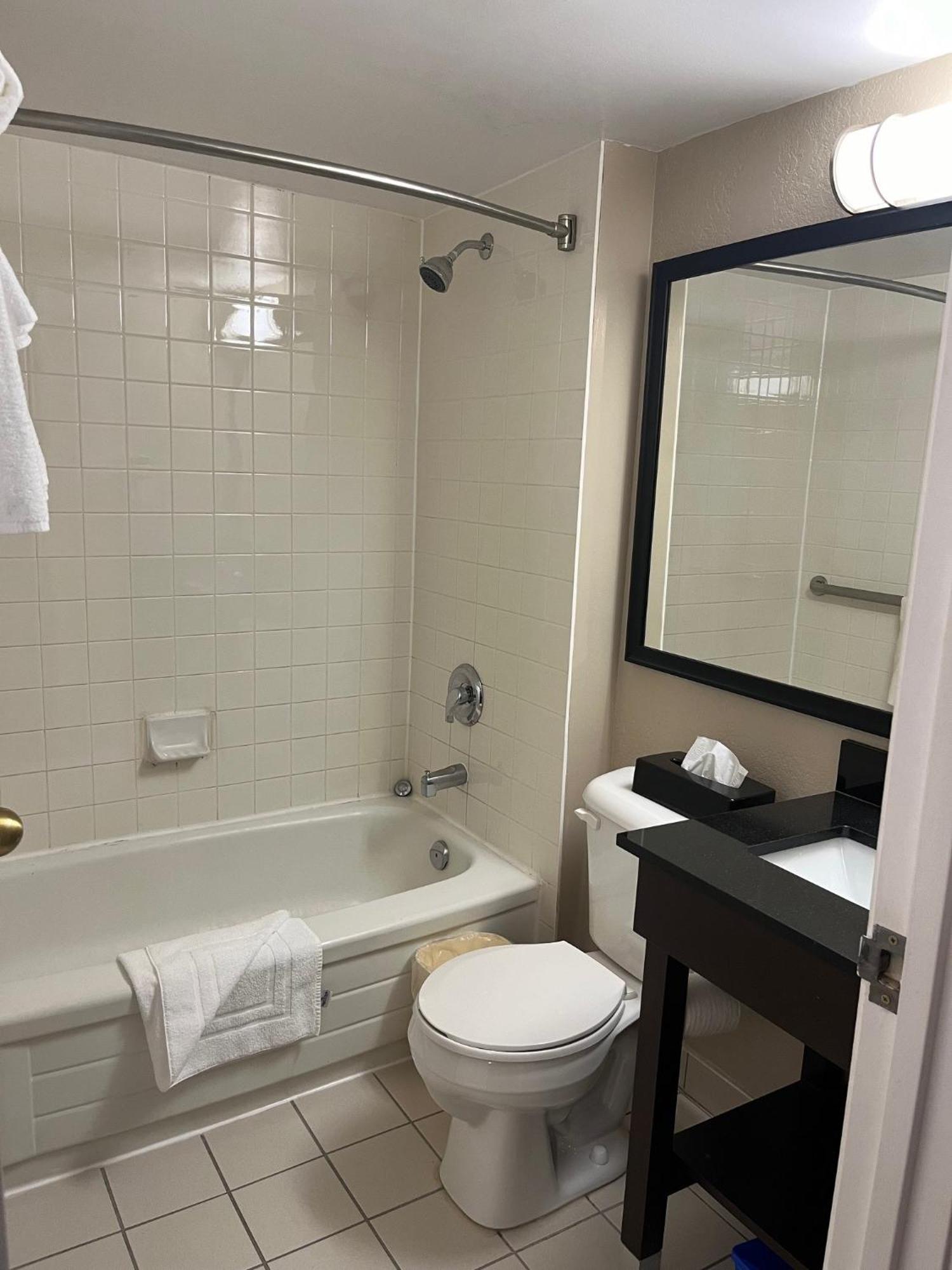 Travelodge By Wyndham East Hotel Ottawa